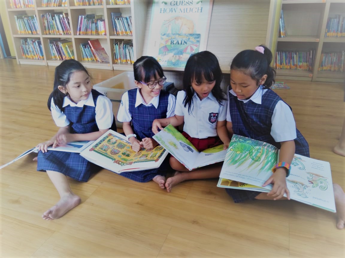 We Love To Read At Elmuloka
